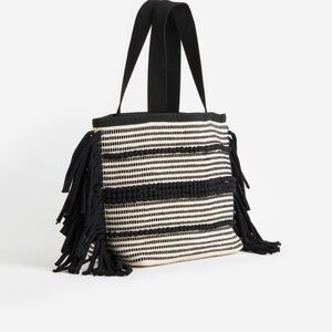 h&m tote. Brand me ! Perfect for the beach or pool or vacation great quality